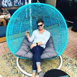 Meet your Posher, Levi